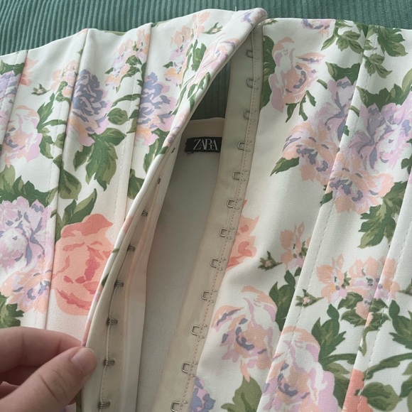 Zara Floral Corset - Picture 3 of 4